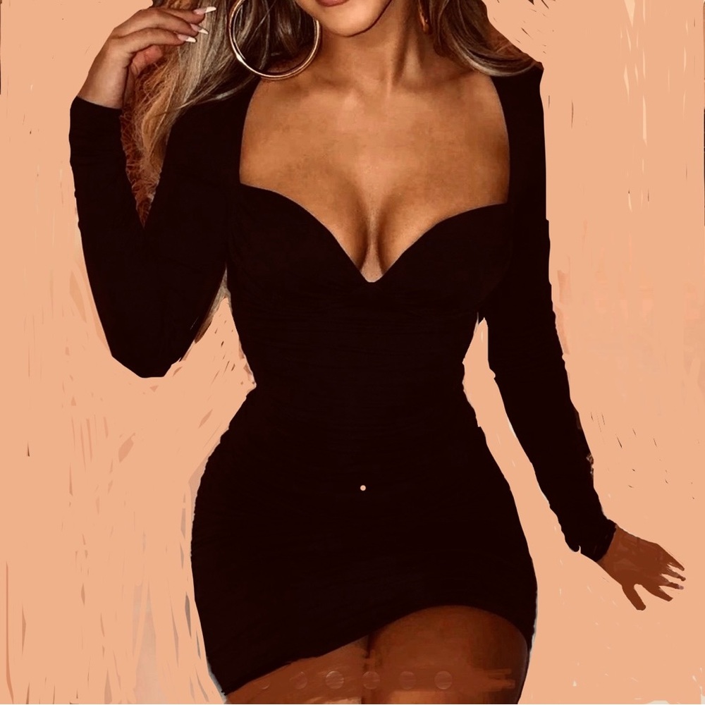 Elegant sexy Black ruched Long Sleeve Dress